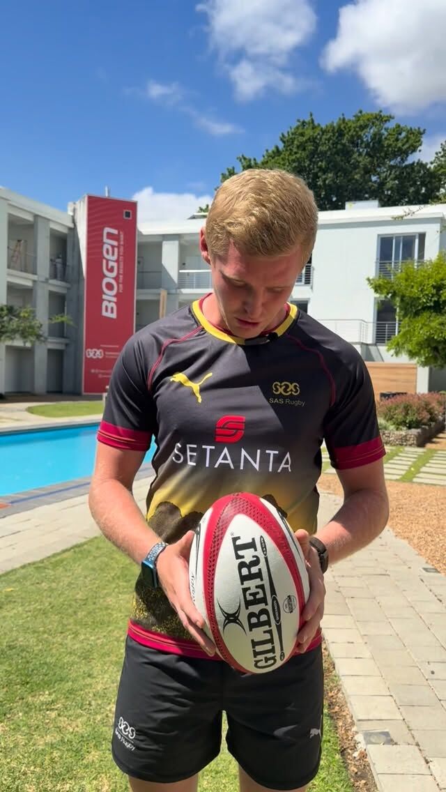 First tournament of the season and we’re rocking the new kit 👊 Let’s make it a big one! 🔥#rugbysevens #sasrugbysevens #block3 #stripstrapstrikestrangle #thisissevens #beyondthegame