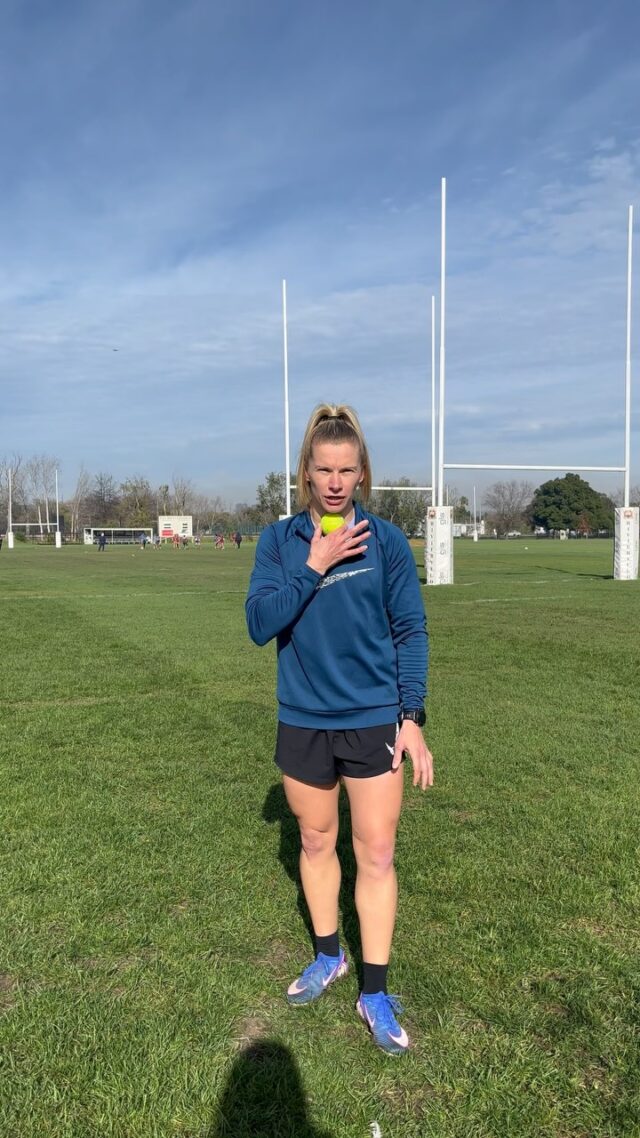 Nadine Roos took the girls through the kicking process from start to finish, putting it all into action with a few kicking pattern breakers. Another skill added to the toolbox. 🏉✅